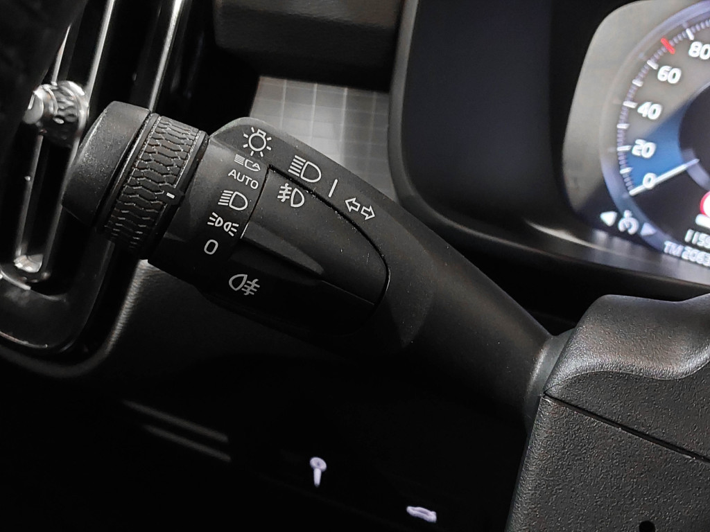 VOLVO XC 40 2.0 D D3 MOMENTUM 150 de segunda mano