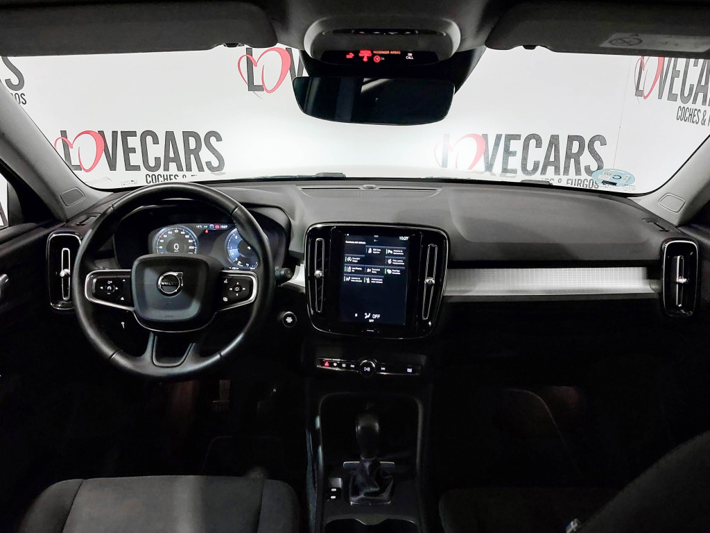 VOLVO XC 40 2.0 D D3 MOMENTUM 150 de segunda mano