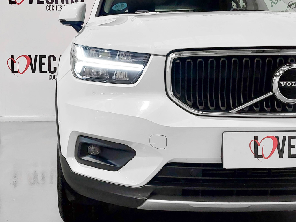 VOLVO XC 40 2.0 D D3 MOMENTUM 150 de segunda mano