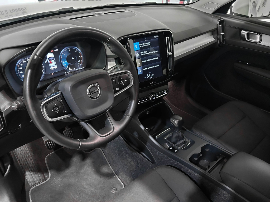 VOLVO XC 40 2.0 D D3 MOMENTUM 150 de segunda mano