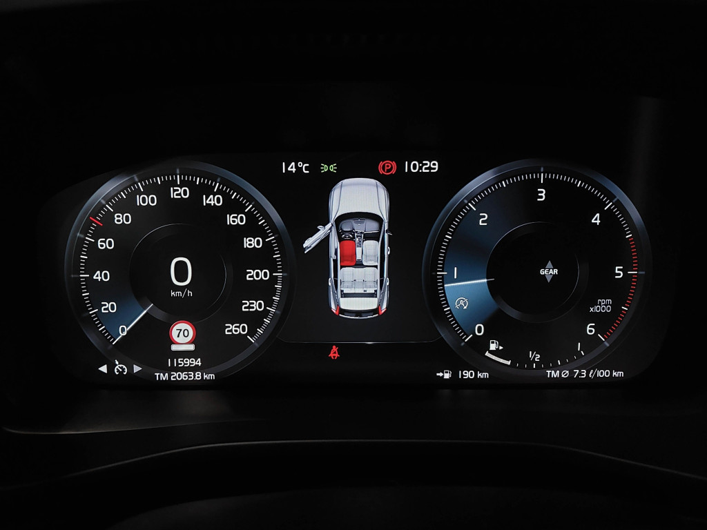 VOLVO XC 40 2.0 D D3 MOMENTUM 150 de segunda mano