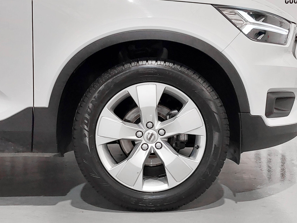 VOLVO XC 40 2.0 D D3 MOMENTUM 150 de segunda mano