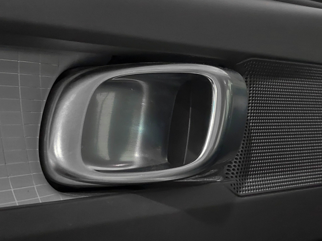 VOLVO XC 40 2.0 D D3 MOMENTUM 150 de segunda mano