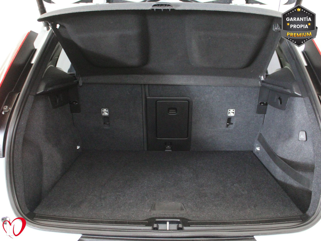 VOLVO XC 40 D3 BUSINESS PLUS + TECHO 150 de segunda mano