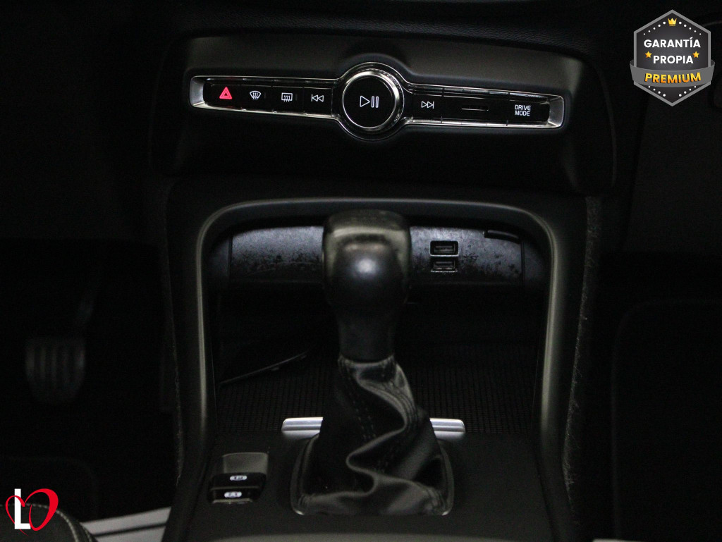 VOLVO XC 40 D3 BUSINESS PLUS + TECHO 150 de segunda mano