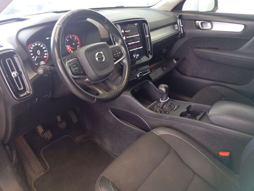 VOLVO XC 40 D3 BUSINESS PLUS + TECHO 150 de segunda mano