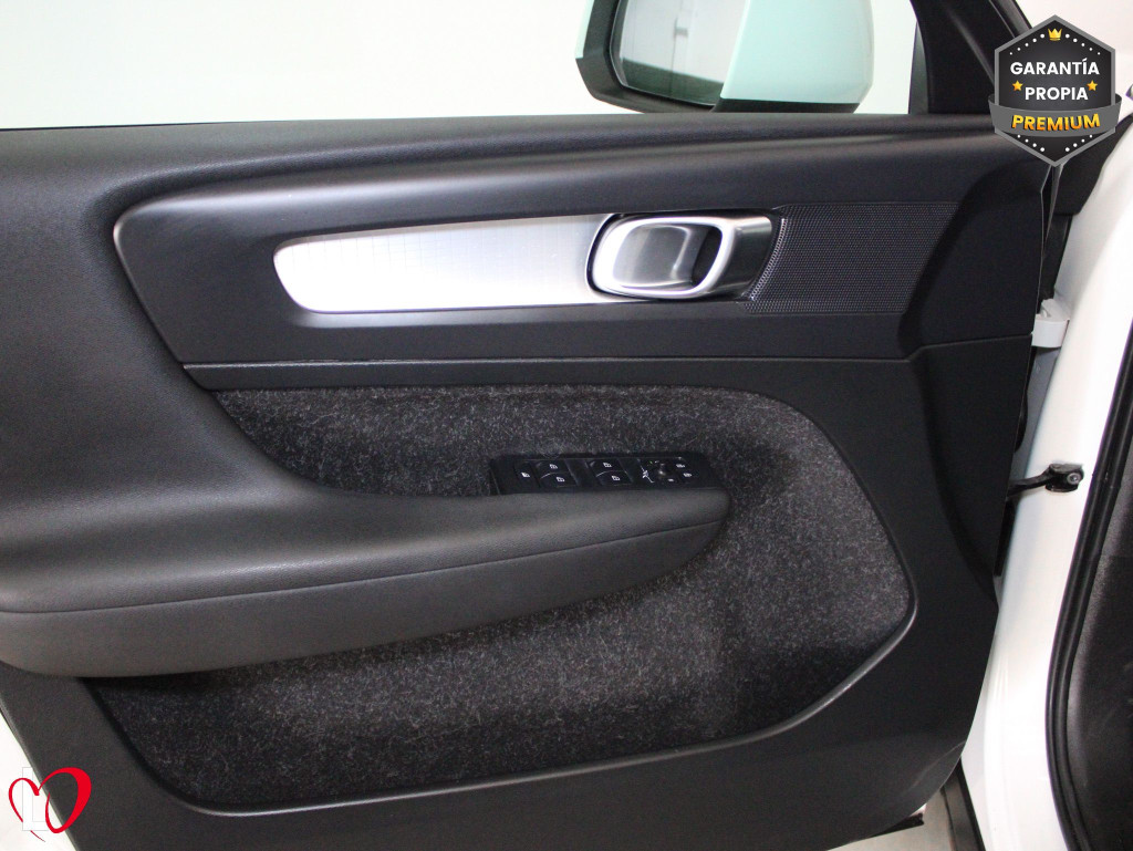 VOLVO XC 40 D3 BUSINESS PLUS + TECHO 150 de segunda mano