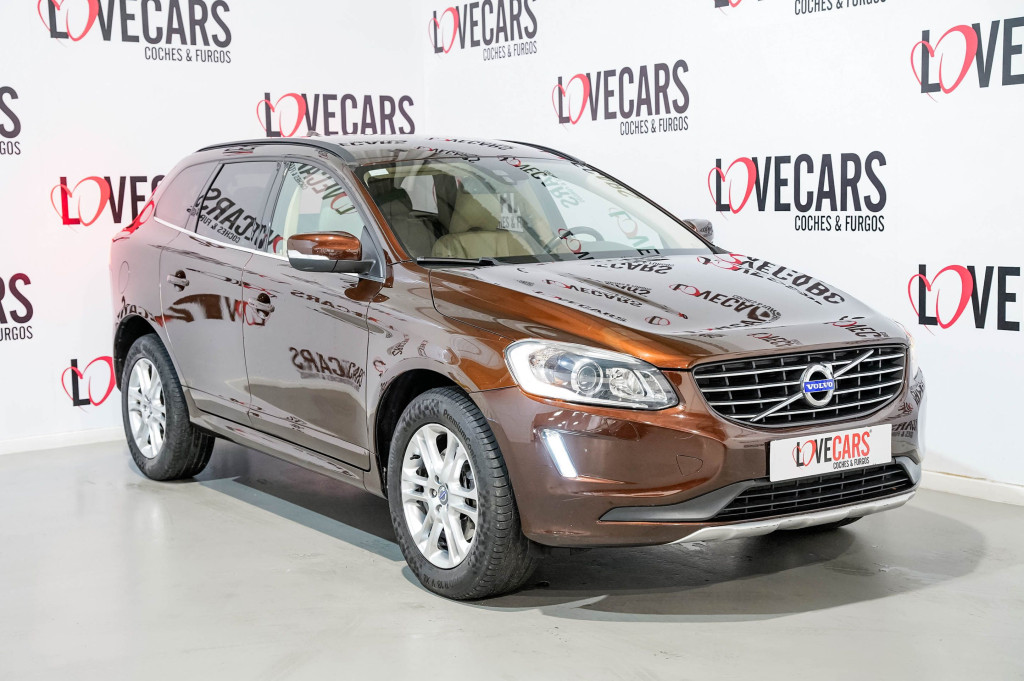 VOLVO XC60 D3 MOMENTUM AUTOMATICO de segunda mano