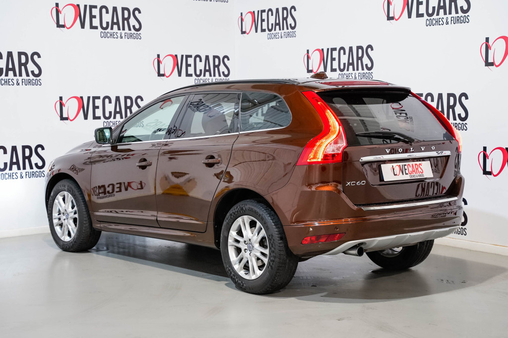 VOLVO XC60 D3 MOMENTUM AUTOMATICO de segunda mano