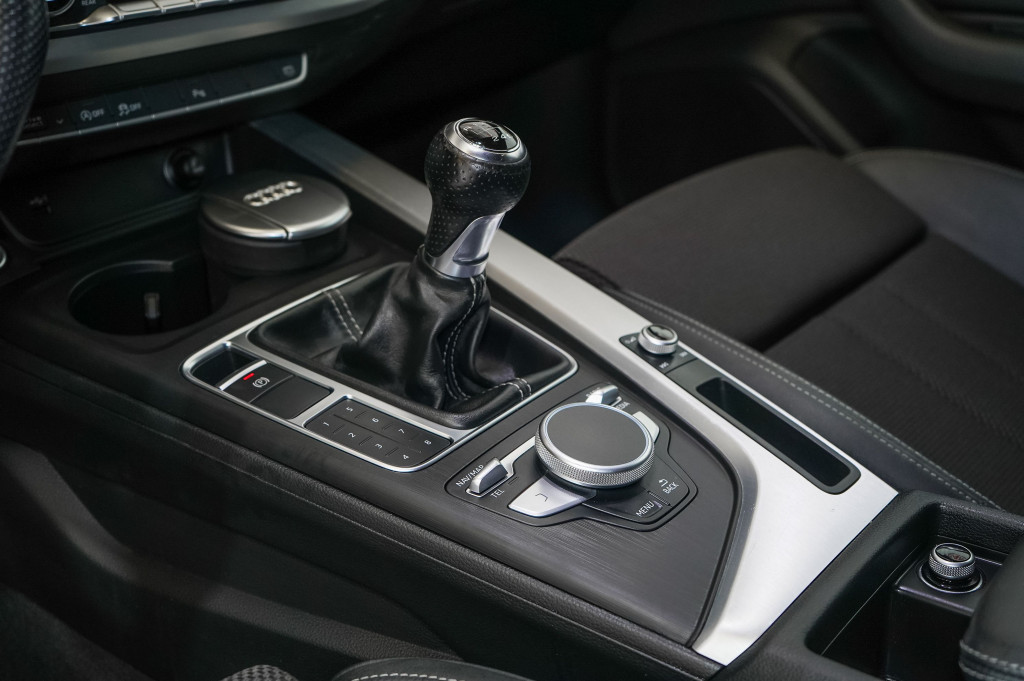 AUDI A4 AVANT 2.0 TDI  S-LINE ULTRA 150
