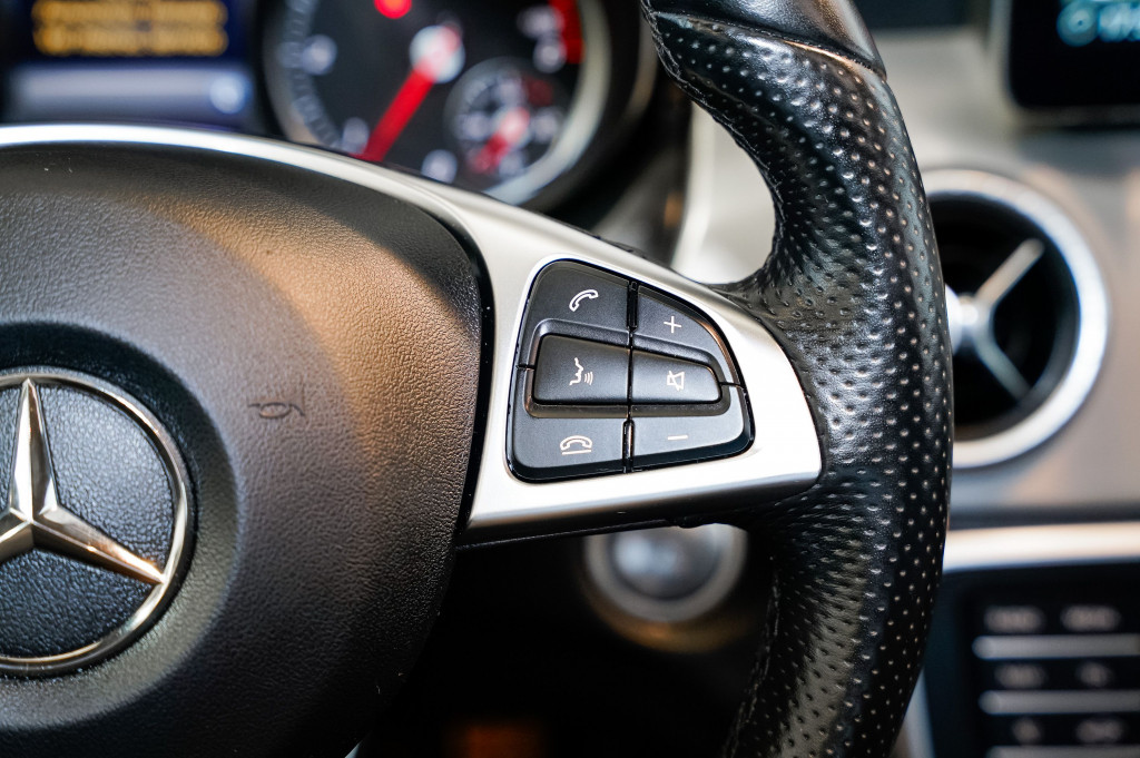 MERCEDES CLA COUPE 200 D AMG FASCINATION TECHO 136