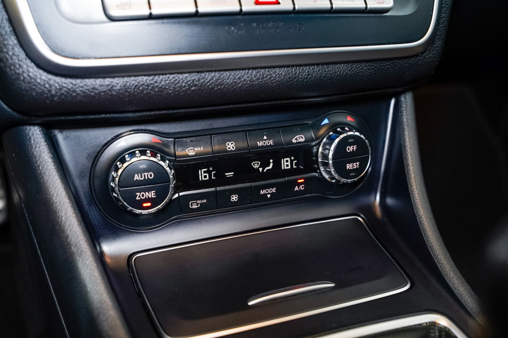 MERCEDES CLA COUPE 200 D AMG FASCINATION TECHO 136