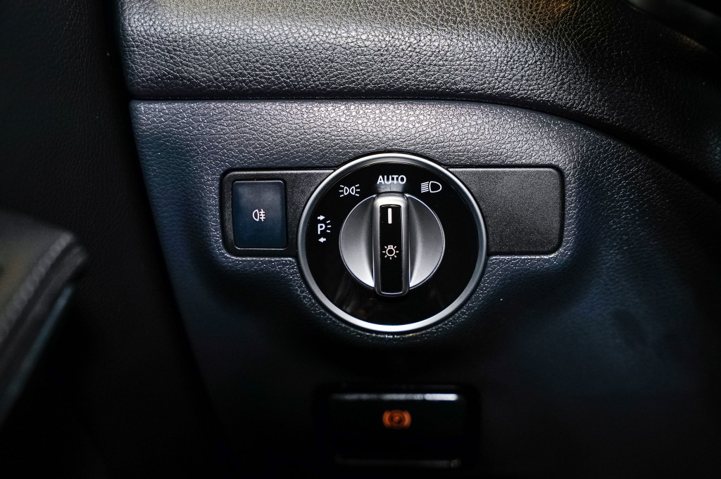 MERCEDES CLA COUPE 200 D AMG FASCINATION TECHO 136