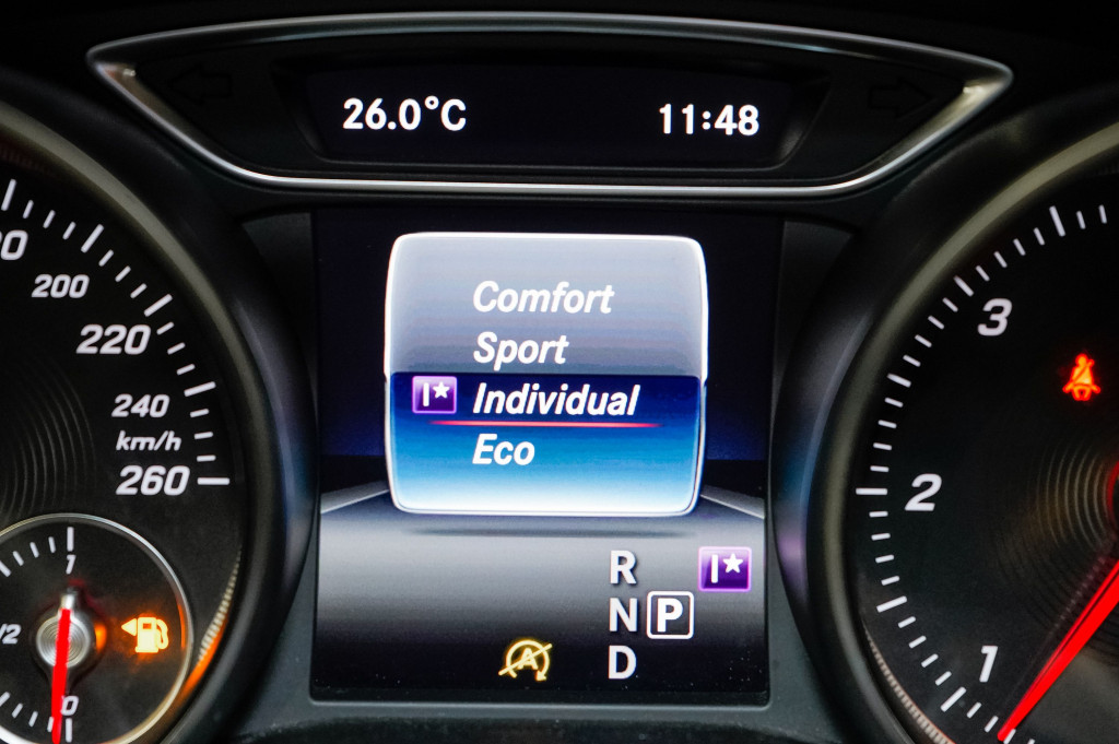 MERCEDES CLA SHOOTING BRAKE 220 D AUTO AMG PLUS 177