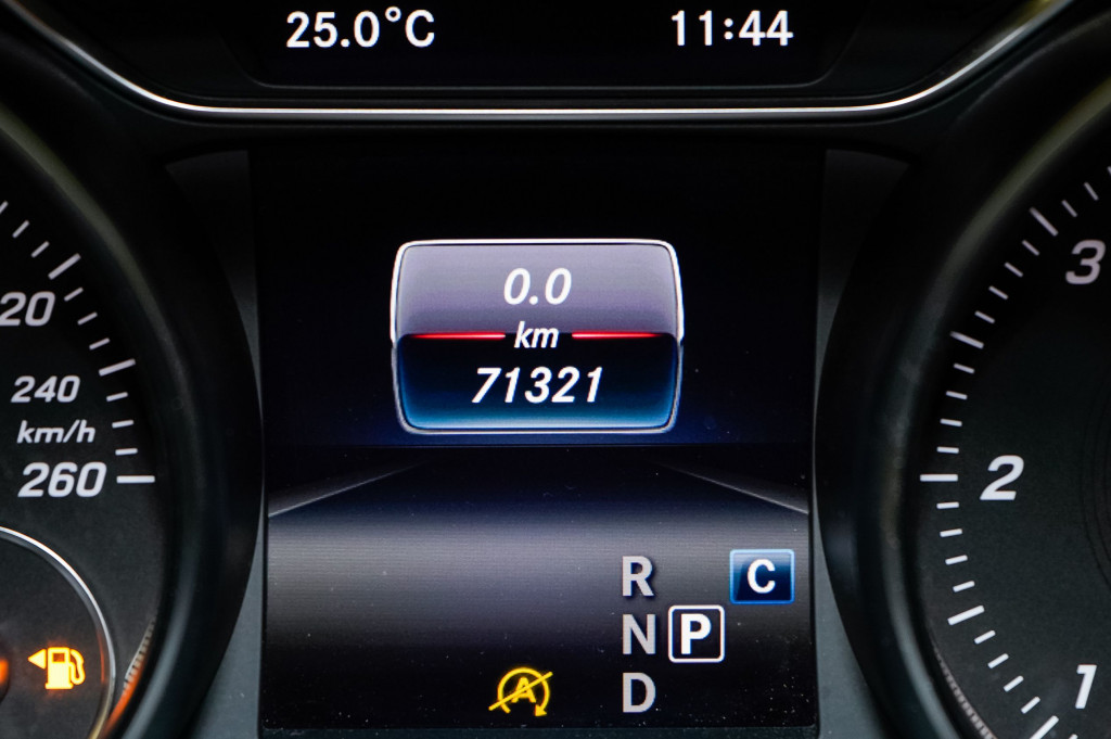 MERCEDES CLA SHOOTING BRAKE 220 D AUTO AMG PLUS 177