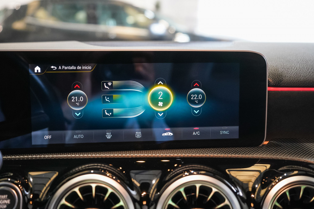 MERCEDES CLASE A 220 D AUTOM. AMG TECHO 190