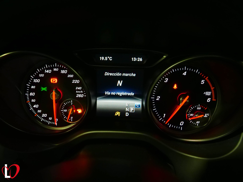 MERCEDES GLA 200 D AUTOMÁTICO AMG 136