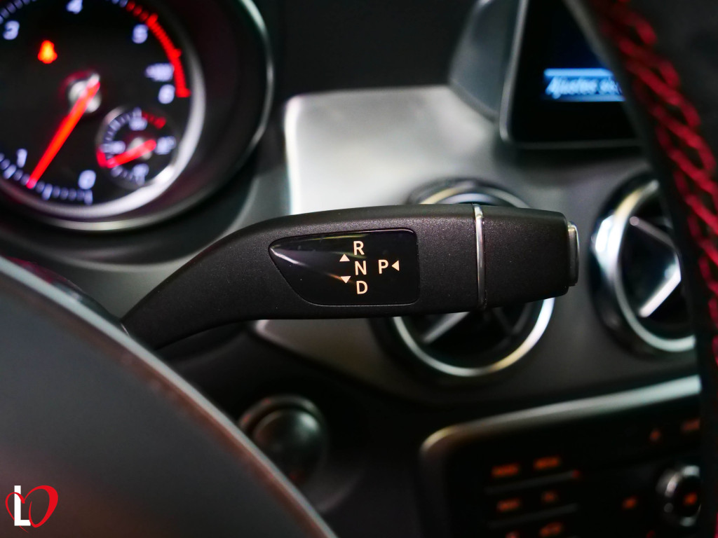 MERCEDES GLA 200 D AUTOMÁTICO AMG 136