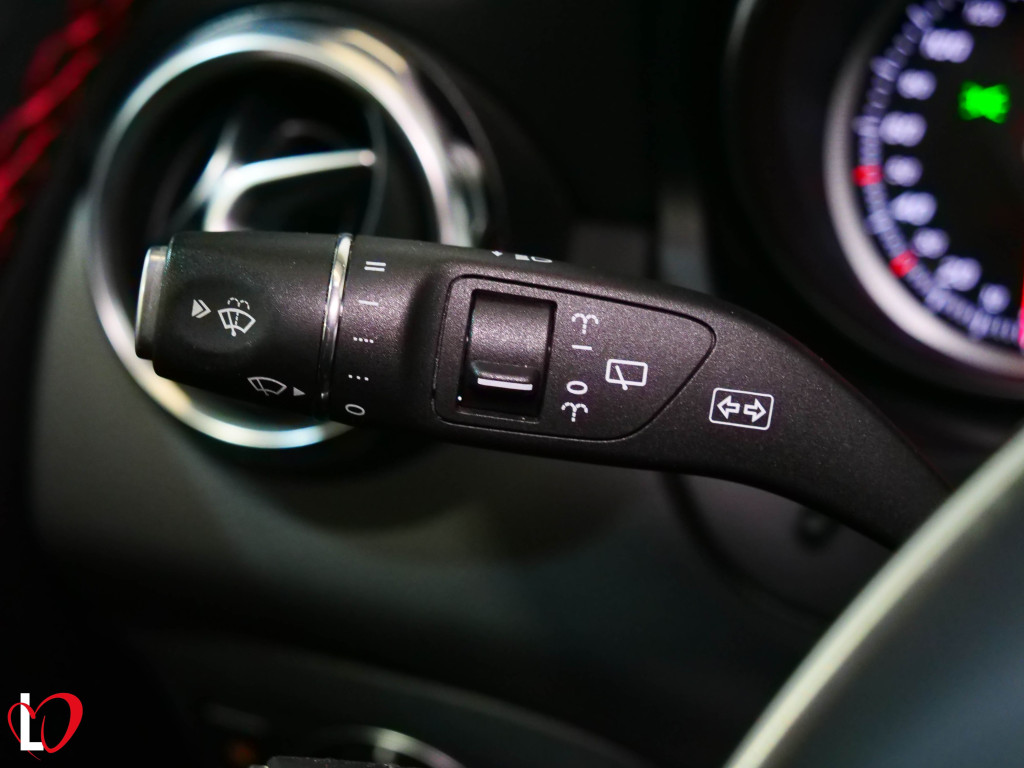 MERCEDES GLA 200 D AUTOMÁTICO AMG 136