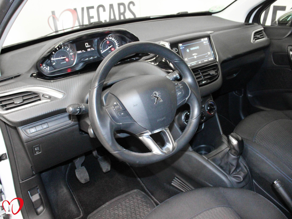 PEUGEOT 208 1.2 SIGNATURE PURETECH 82