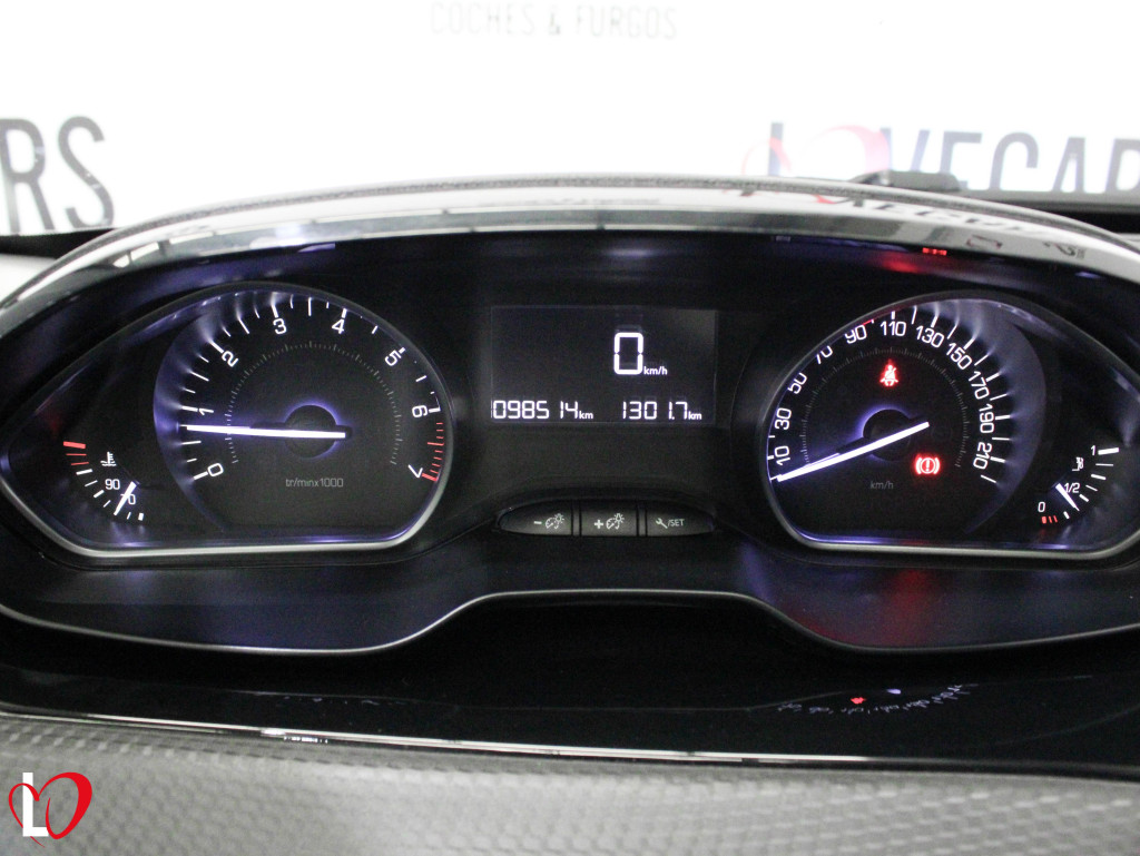 PEUGEOT 208 1.2 SIGNATURE PURETECH 82