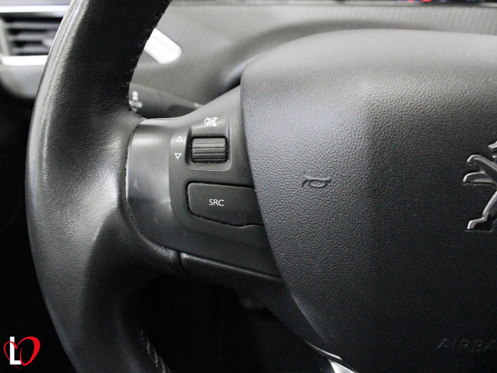PEUGEOT 208 1.2 SIGNATURE PURETECH 82