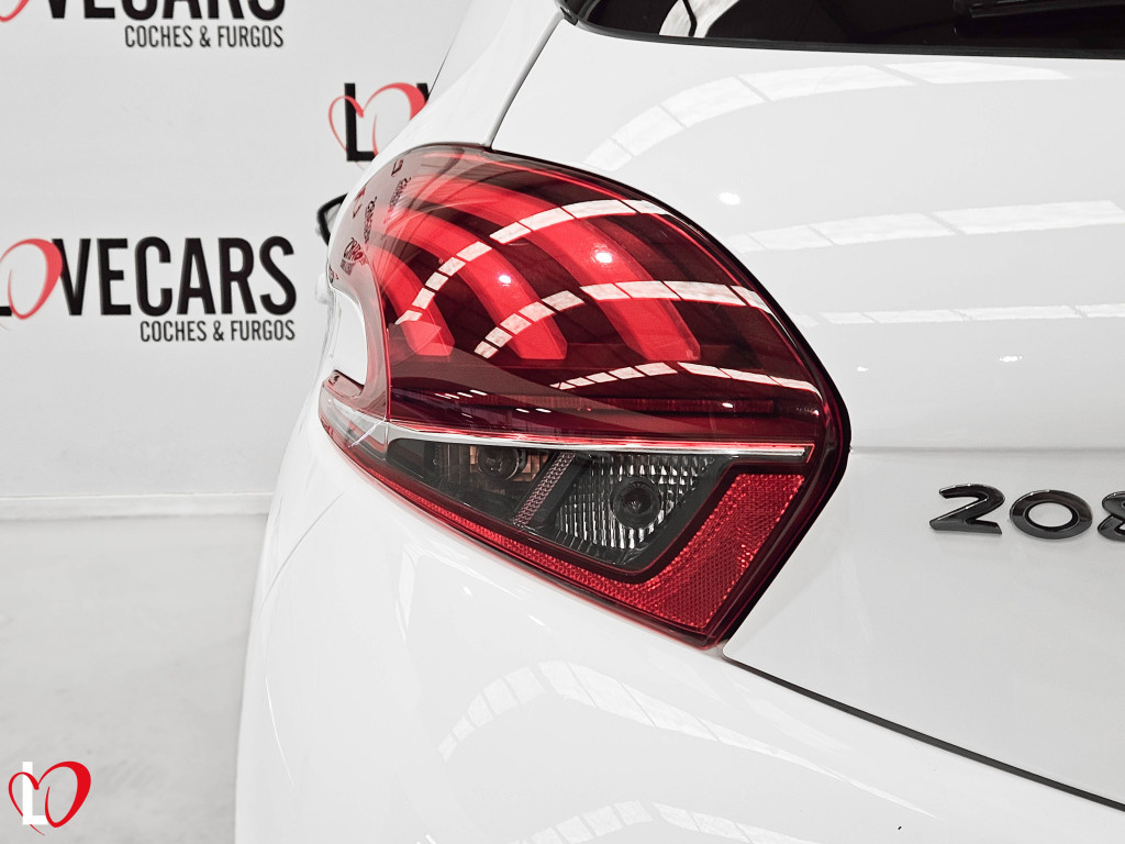 PEUGEOT 208 1.2 SIGNATURE PURETECH 82