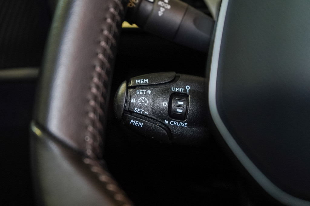 PEUGEOT 3008 BlueHDI S&S ACTIVE 6 VEL 130