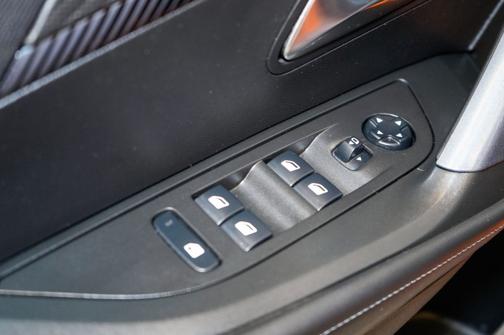 PEUGEOT N2008 BlueHDI S&S ALLURE 100