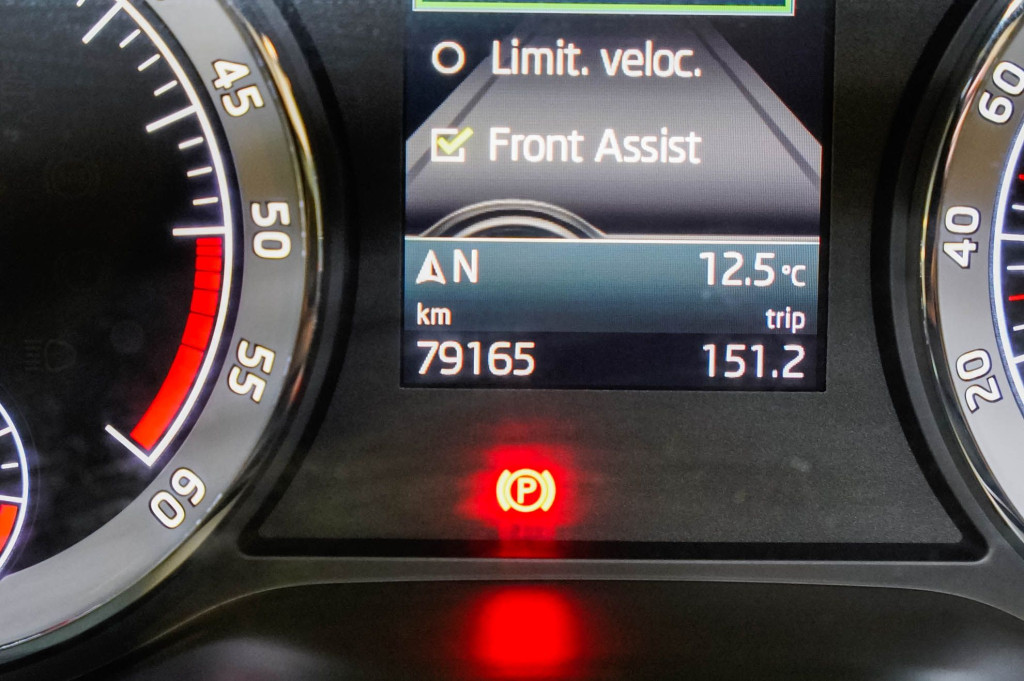 SKODA KAROQ 1.6 TDI STYLE TECHO 115