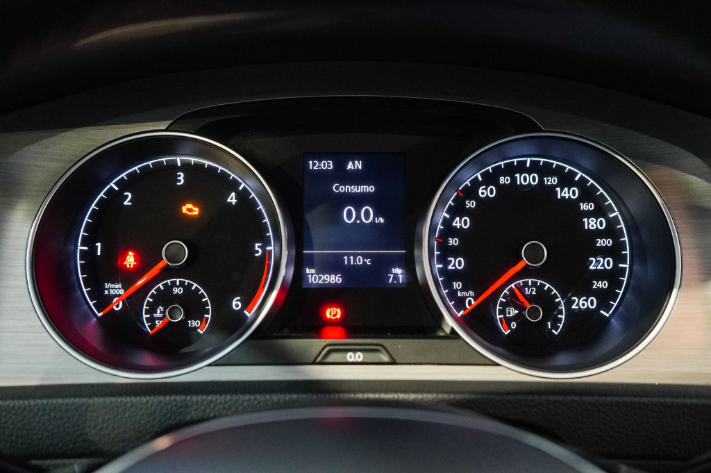 VOLKSWAGEN GOLF 1.6 TDI ADVANCE 110