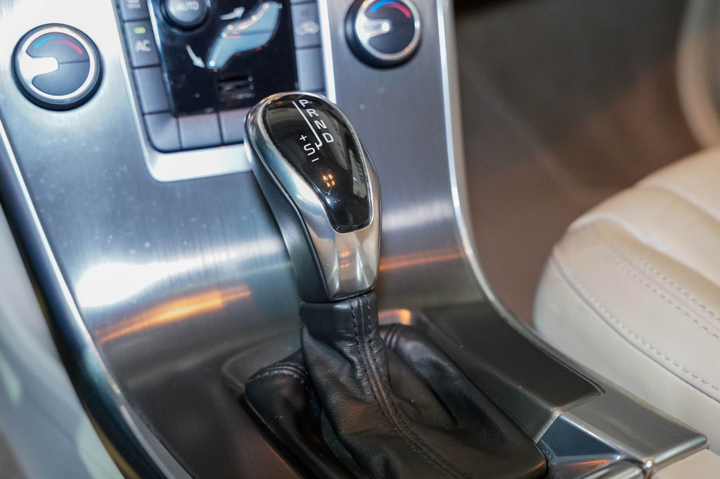 VOLVO XC60 D3 MOMENTUM AUTOMATICO