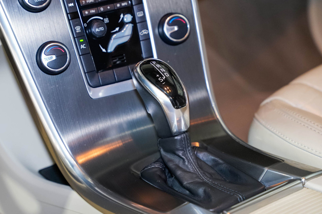 VOLVO XC60 D3 MOMENTUM AUTOMATICO