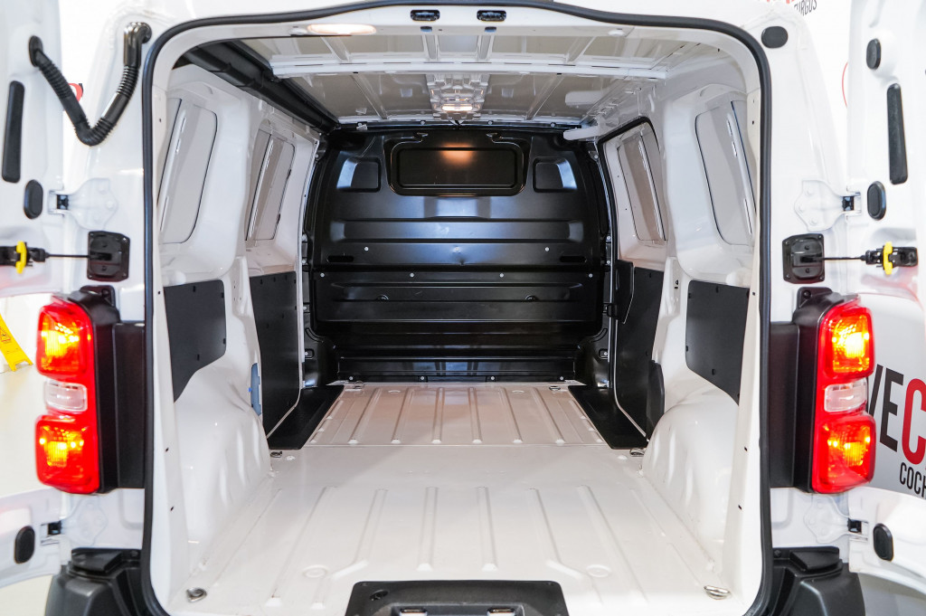 CITROEN JUMPY 2.0 BlueHDI FURGÓN 6 VEL 120 de segunda mano