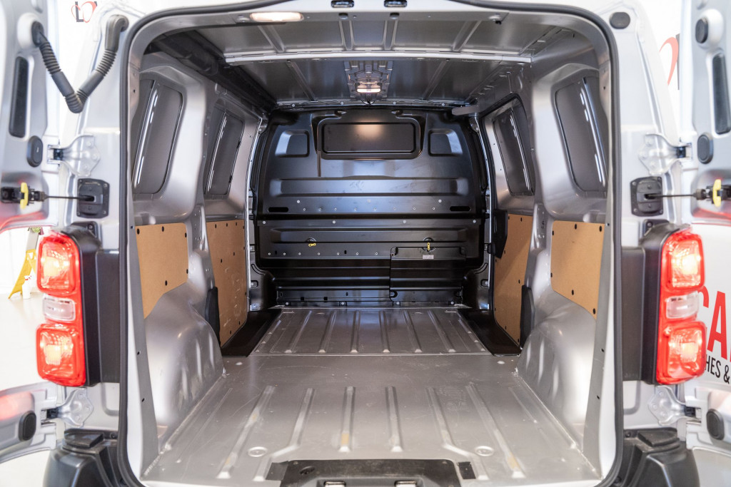 CITROEN JUMPY 2.0 BlueHDI FURGÓN TALLA M CLUB 6 VEL 120 de segunda mano