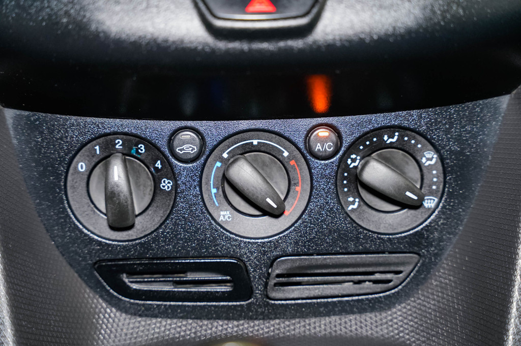 FORD TRANSIT CONNECT 1.5 TDCI 200 L1 FURGÓN CERRADO 75 de segunda mano