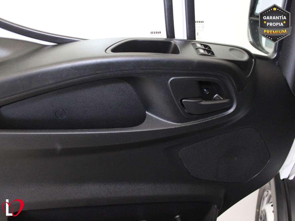 IVECO DAILY 2.3 TD FURGON L4 H2 16M3 156 de segunda mano