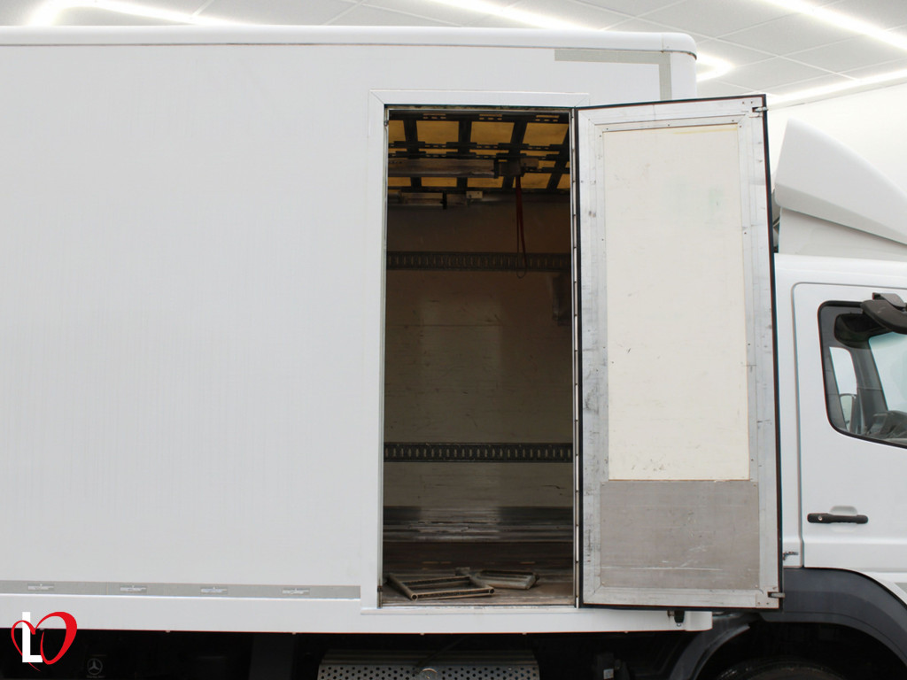 MERCEDES ATEGO 1324 CAJA C/TRAMPILLA 240 de segunda mano MERCEDES ATEGO 1324 CAJA C/TRAMPILLA 240 de segunda mano