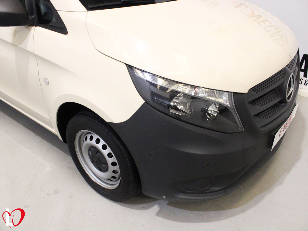 MERCEDES VITO 114 CDI FURGON LARGO 136 de segunda mano