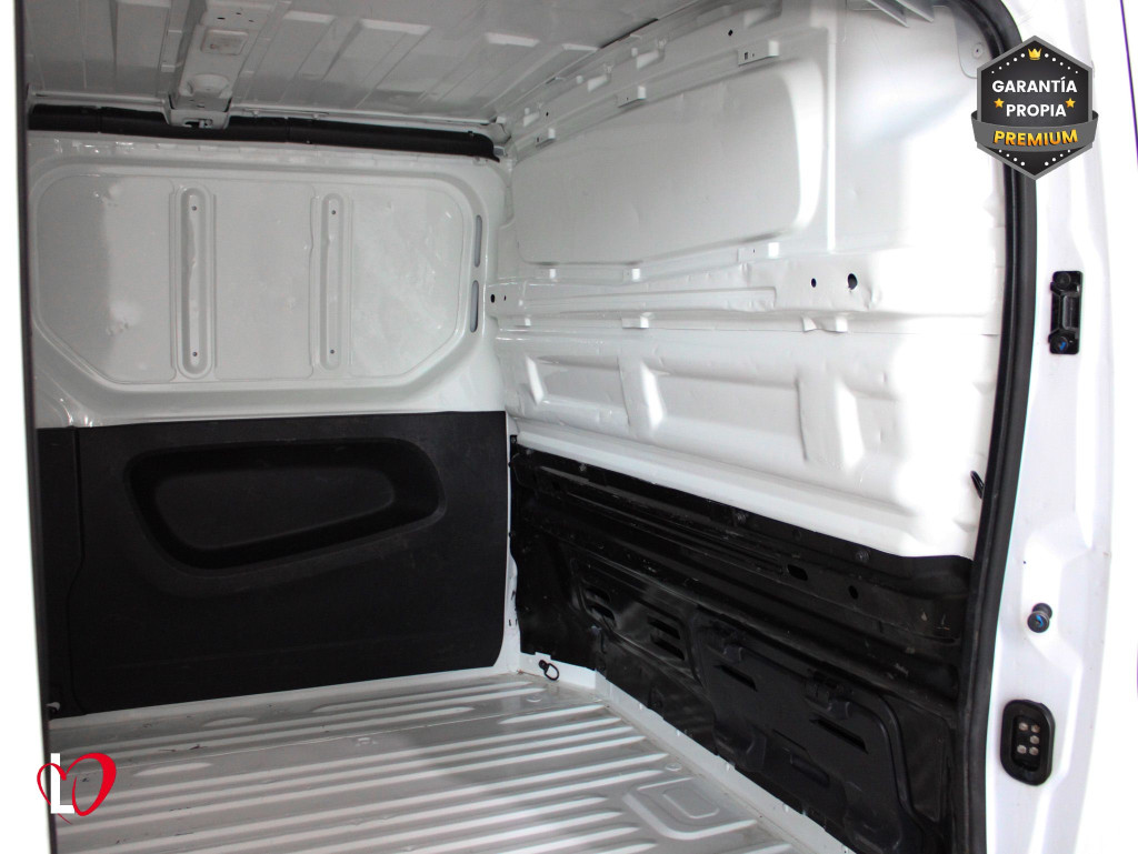 NISSAN NV 300 DCI FURGÓN CERRADO 6 VEL 120 de segunda mano