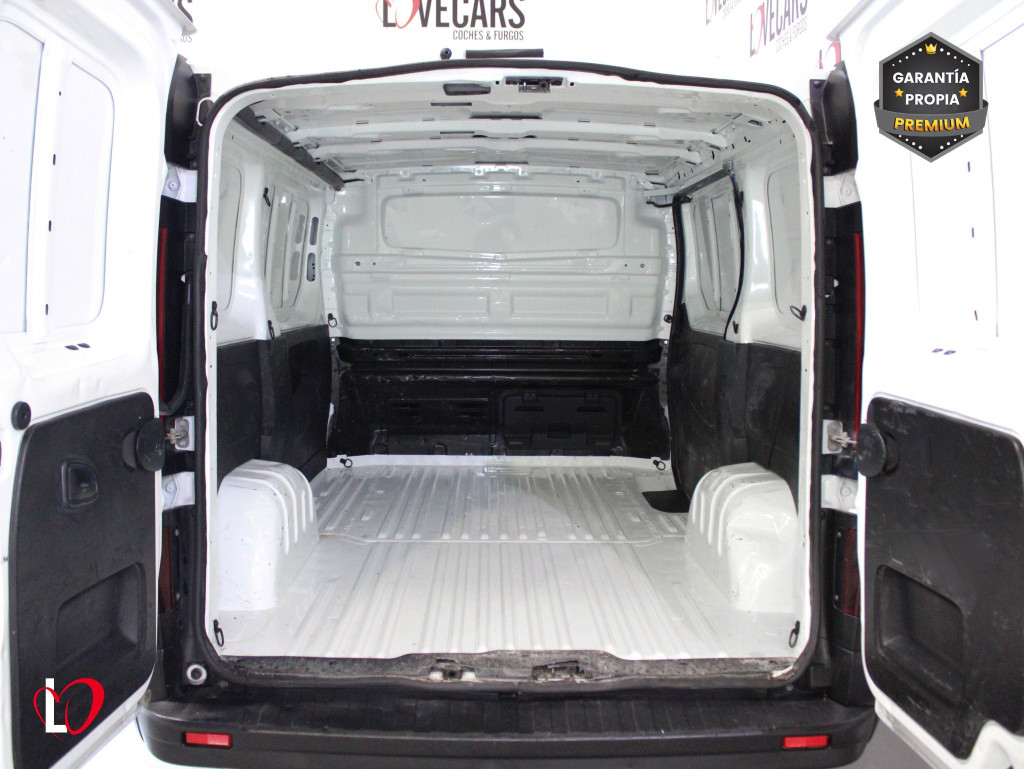 NISSAN NV 300 DCI FURGÓN CERRADO 6 VEL 120 de segunda mano