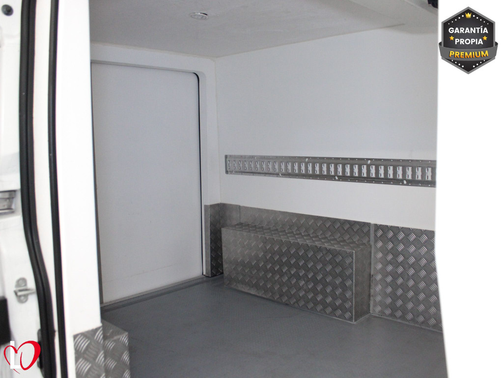 PEUGEOT BOXER 2.0 BlueHDI 330 ISOTERMO + EQUIPO FRIO (-18º) 110 de segunda mano