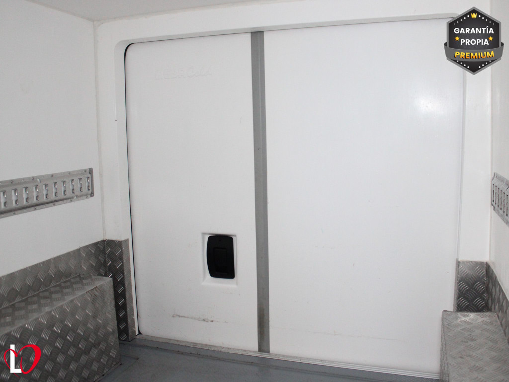 PEUGEOT BOXER 2.0 BlueHDI 330 ISOTERMO + EQUIPO FRIO (-18º) 110 de segunda mano