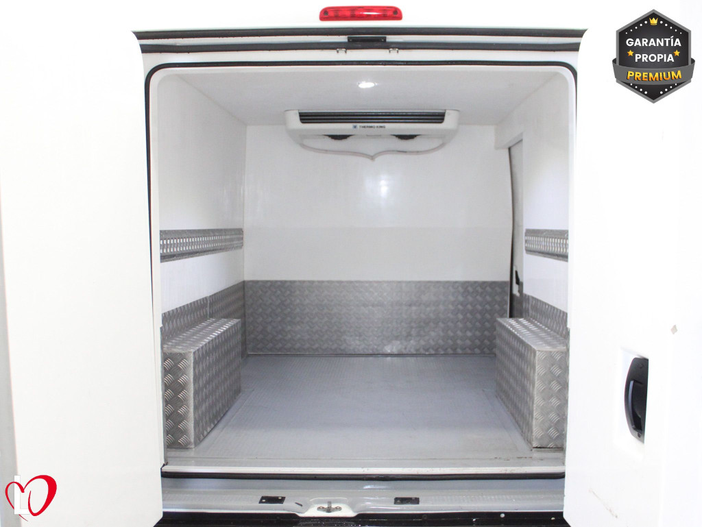 PEUGEOT BOXER 2.0 BlueHDI 330 ISOTERMO + EQUIPO FRIO (-18º) 110 de segunda mano