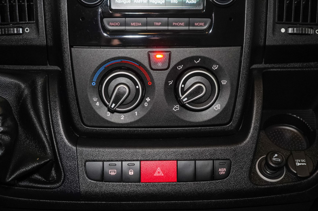 PEUGEOT BOXER 2.0 BLUEHDI FURGON L2 H2 333 PREMIUM 130 de segunda mano