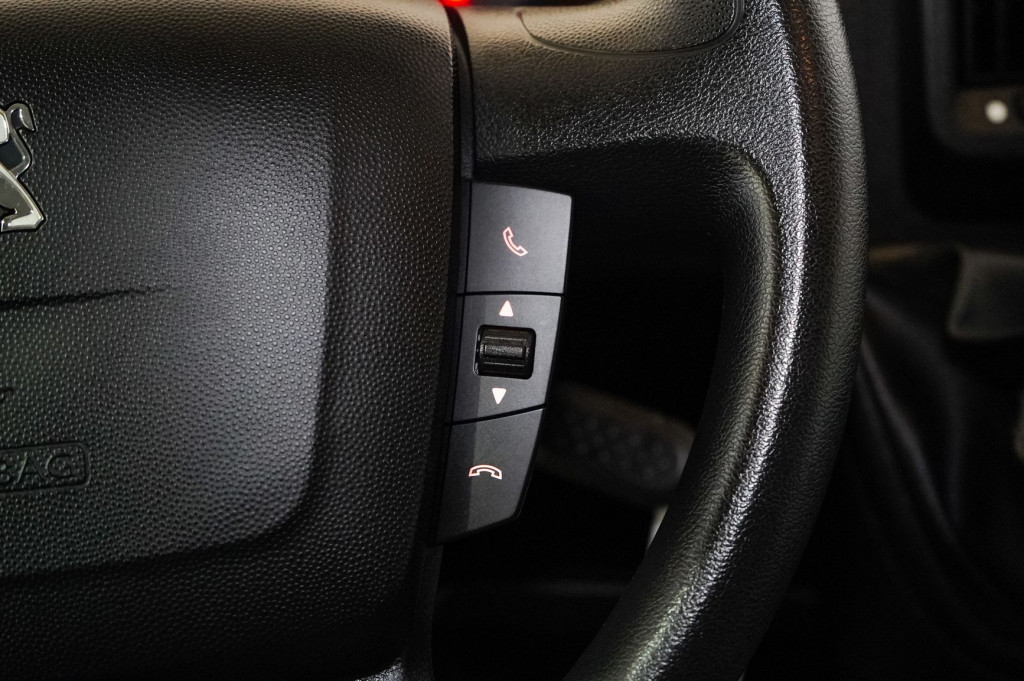 PEUGEOT BOXER 2.0 BLUEHDI FURGON L2 H2 333 PREMIUM 130 de segunda mano