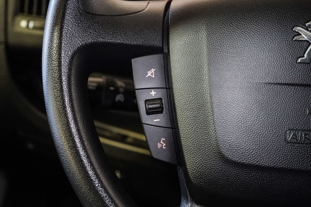PEUGEOT BOXER 2.0 BLUEHDI FURGON L2 H2 333 PREMIUM 130 de segunda mano