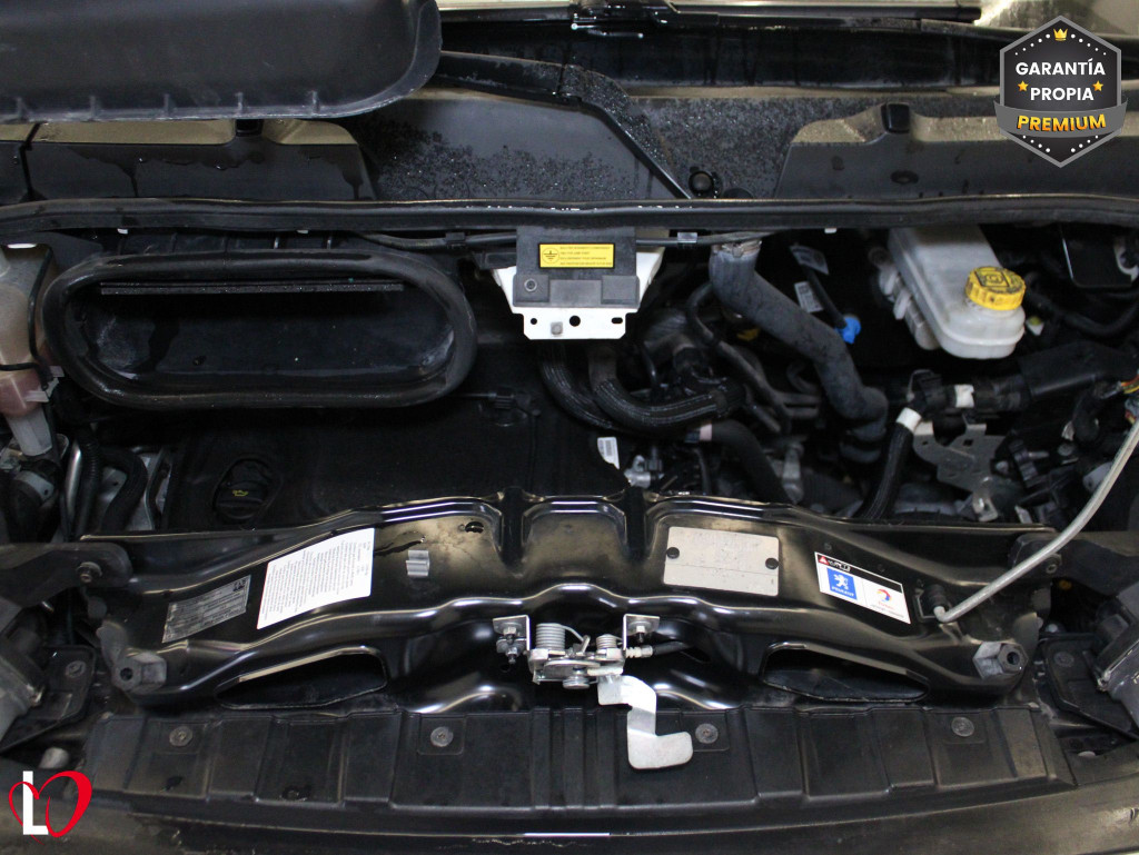 PEUGEOT BOXER 2.0 BlueHDI L1H1 330 ISOTERMO + EQUIPO FRIO 110 de segunda mano