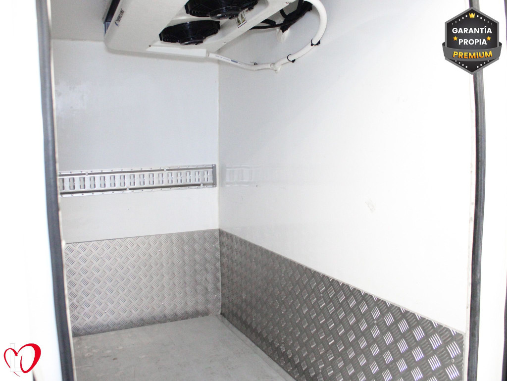 PEUGEOT BOXER 2.0 BlueHDI L1H1 330 ISOTERMO + EQUIPO FRIO 110 de segunda mano