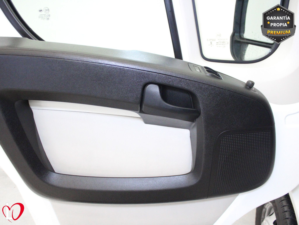 PEUGEOT BOXER 2.0 BlueHDI L1H1 330 ISOTERMO + EQUIPO FRIO 110 de segunda mano